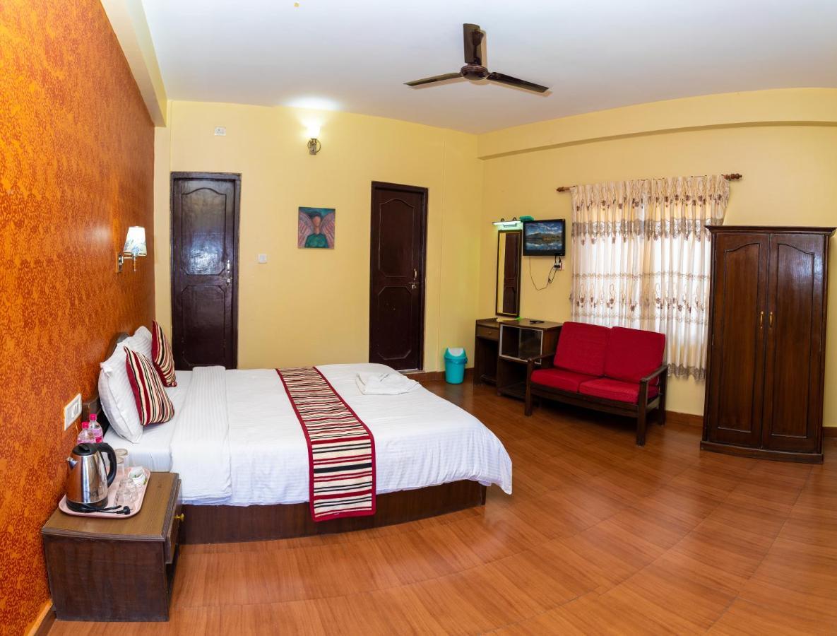 Butterfly Lodge Pokhara Exteriör bild