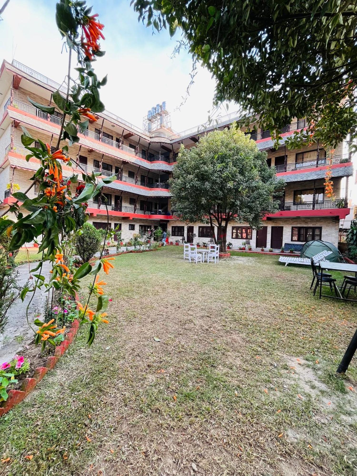 Butterfly Lodge Pokhara Exteriör bild