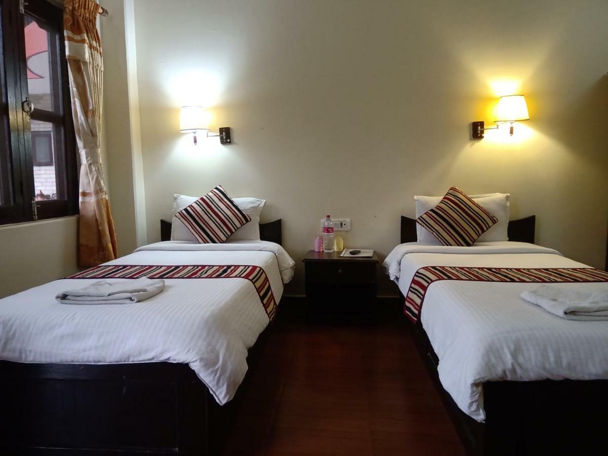 Butterfly Lodge Pokhara Exteriör bild
